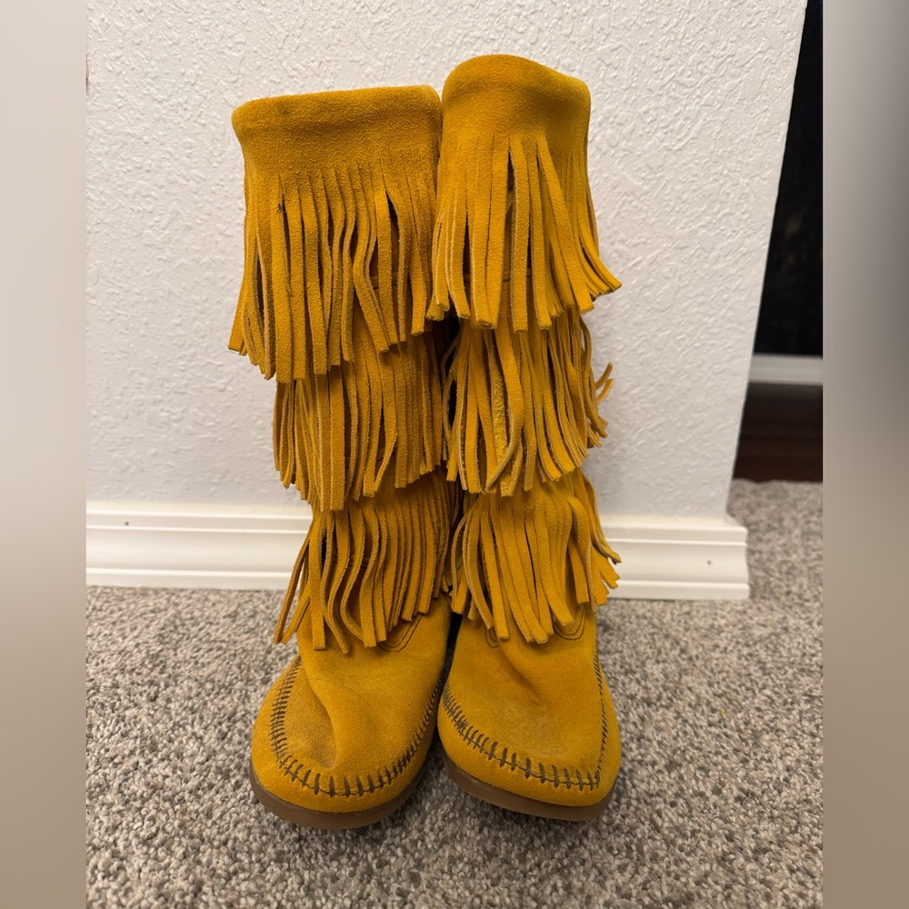 Minnetonka Mustard Yellow Suede Fringe Boots | Women’s 9 Boho Western